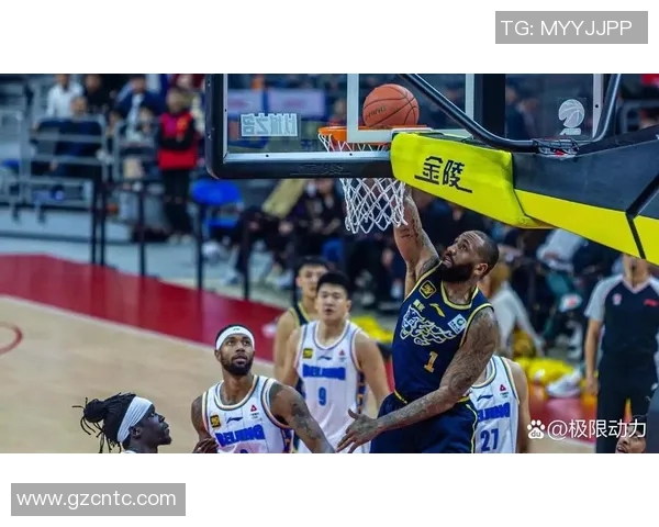 雷霆队与小牛队激战正酣球迷期待精彩对决与精彩表现